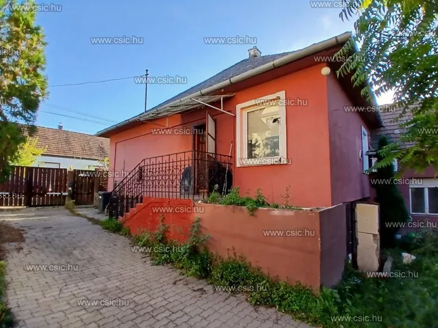 Eladó ház Piliscsév 73 nm