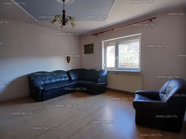 Eladó ház Piliscsév 73 nm