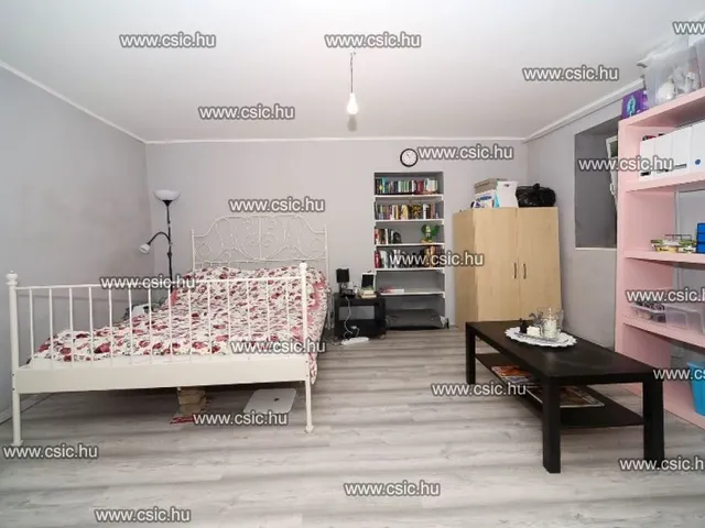 Eladó ház Üröm 108 nm