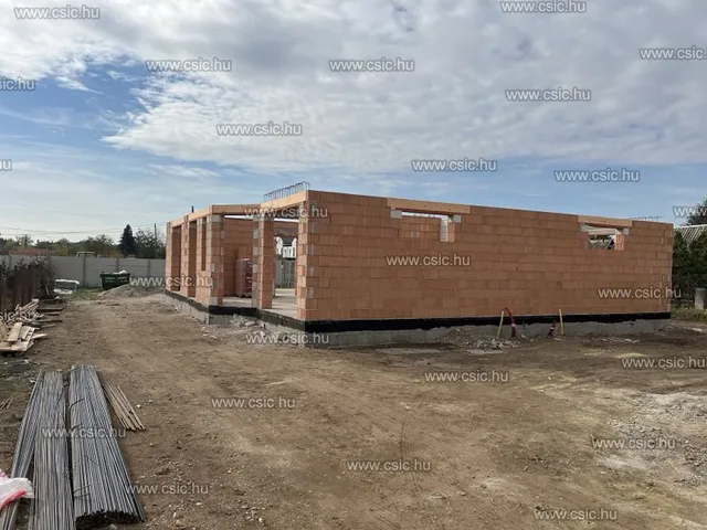 Eladó ház Budapest XVIII. kerület, Almáskert 121 nm