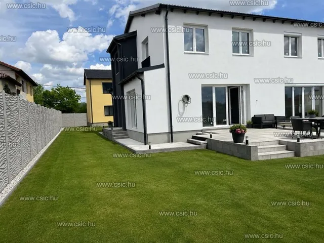 Eladó ház Budapest XVIII. kerület, Almáskert 121 nm