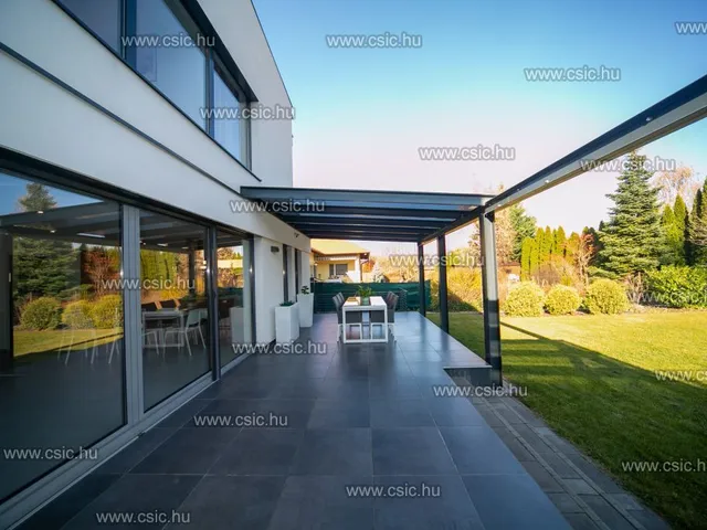 Eladó ház Sződliget 240 nm