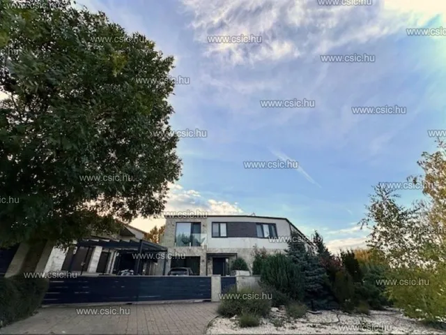 Eladó ház Üröm 149 nm