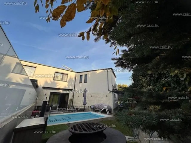 Eladó ház Üröm 149 nm