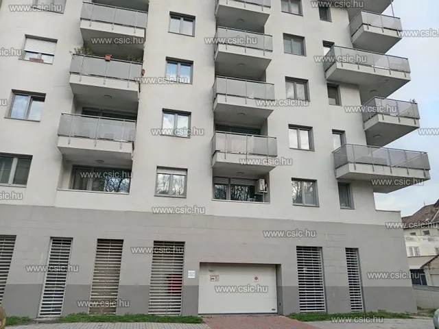 Eladó garázs Budapest XIII. kerület 12 nm