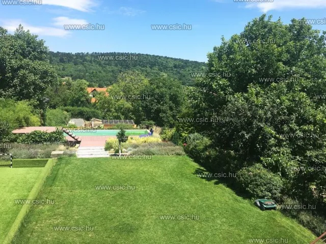 Eladó ház Budapest III. kerület, Aranyhegy 370 nm