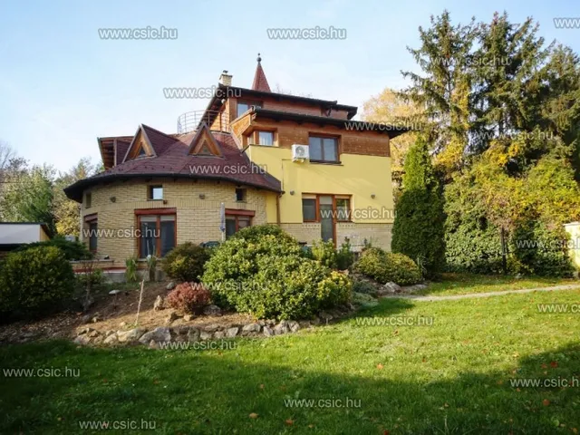 Eladó ház Budapest III. kerület, Csillaghegy 273 nm