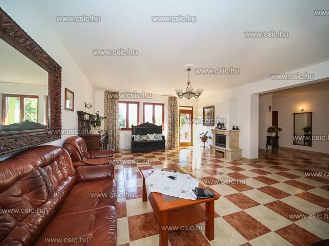 Eladó ház Fót 215 nm