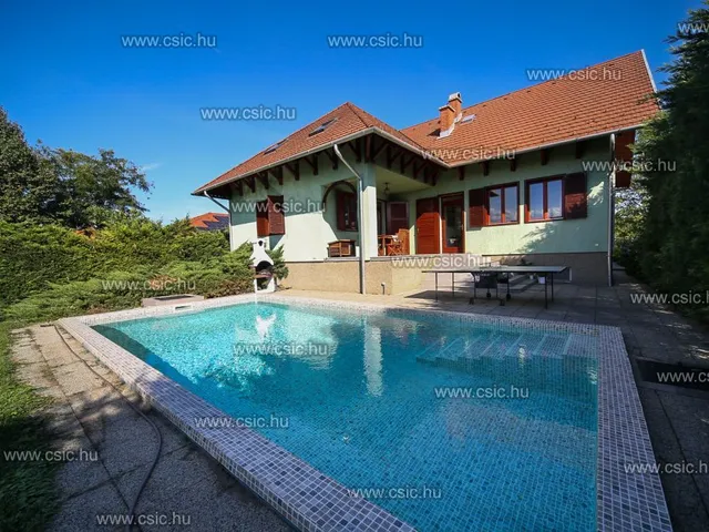 Eladó ház Fót 215 nm