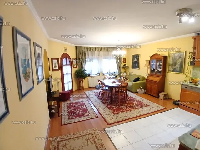 Eladó ház Erdőkertes 230 nm