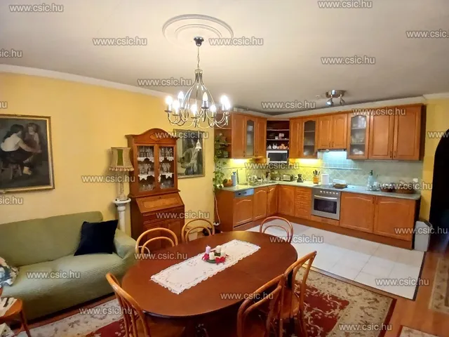 Eladó ház Erdőkertes 230 nm