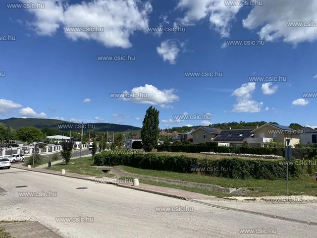 Eladó ház Üröm 180 nm