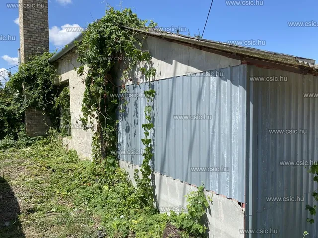 Eladó ház Üröm 180 nm