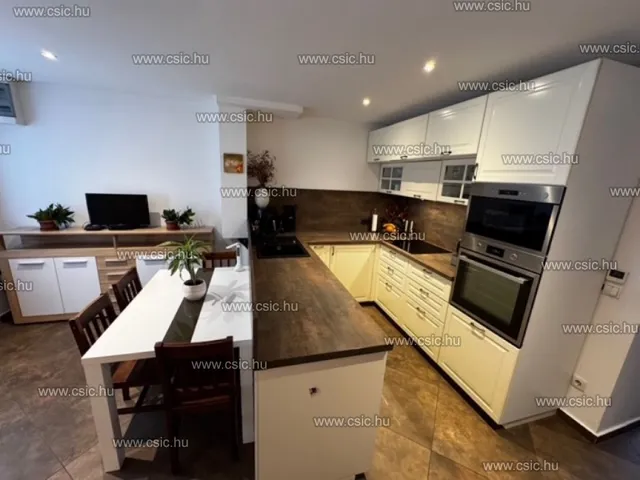 Eladó ház Budapest XV. kerület, Pestújhely 120 nm