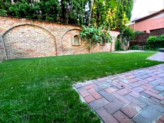 Eladó ház Budapest III. kerület, Csillaghegy 252 nm