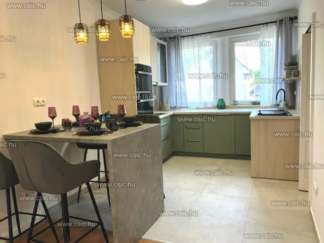 Eladó ház Budapest III. kerület, Csillaghegy 252 nm