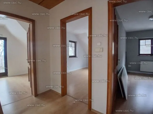 Eladó lakás Solymár 164 nm