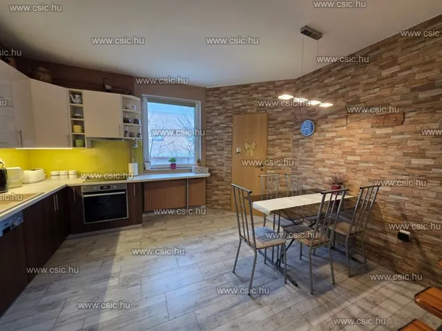 Eladó lakás Pomáz 77 nm