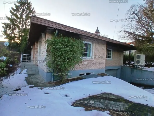 Eladó ház Solymár 325 nm