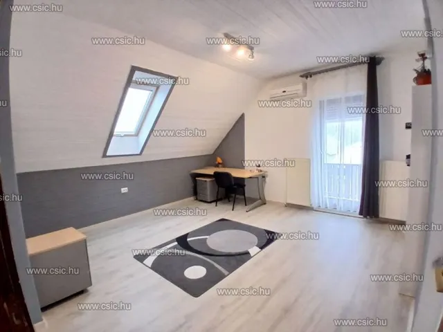 Eladó ház Pilisszentkereszt 220 nm