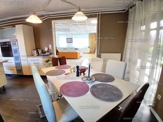 Eladó ház Pilisszentkereszt 220 nm