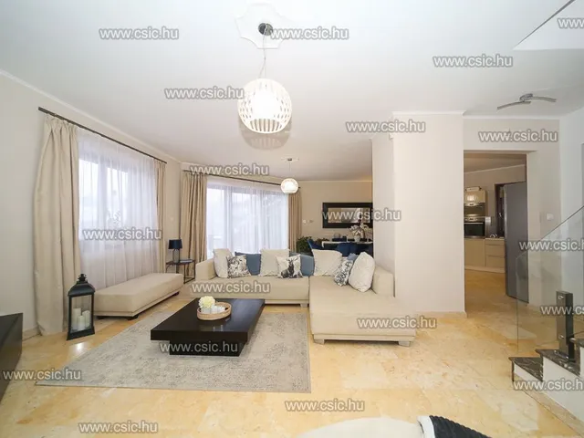 Eladó ház Budapest II. kerület, Vérhalom 250 nm