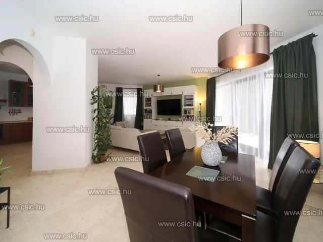 Eladó ház Budapest II. kerület, Vérhalom 270 nm