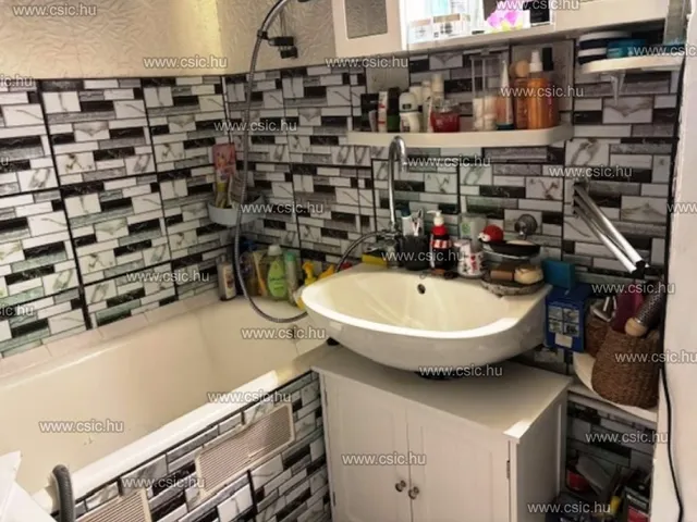 Eladó lakás Budapest III. kerület 52 nm