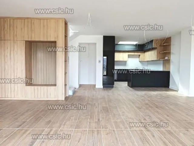 Eladó ház Budapest II. kerület, Máriaremete 202 nm