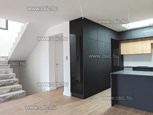 Eladó ház Budapest II. kerület, Máriaremete 202 nm