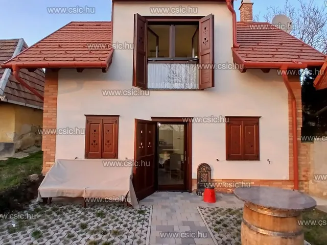 Eladó ház Piliscsév 64 nm