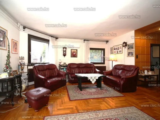 Eladó ház Budapest III. kerület, Remetehegy 270 nm
