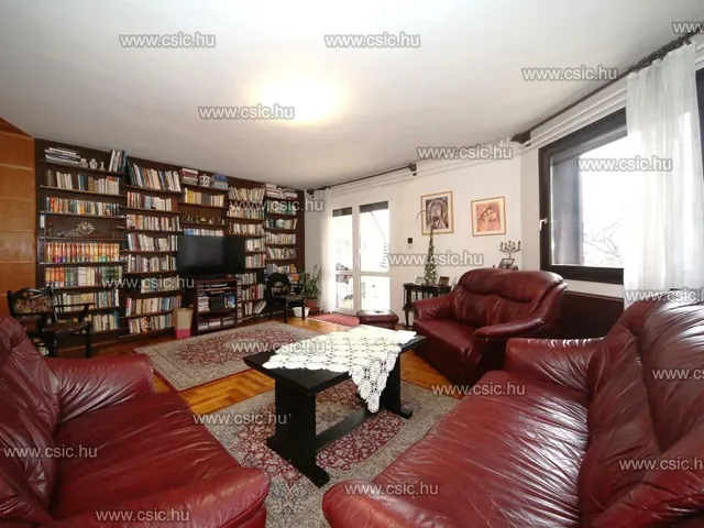 Eladó ház Budapest III. kerület, Remetehegy 270 nm