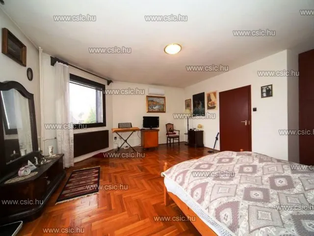 Eladó ház Budapest III. kerület, Remetehegy 270 nm