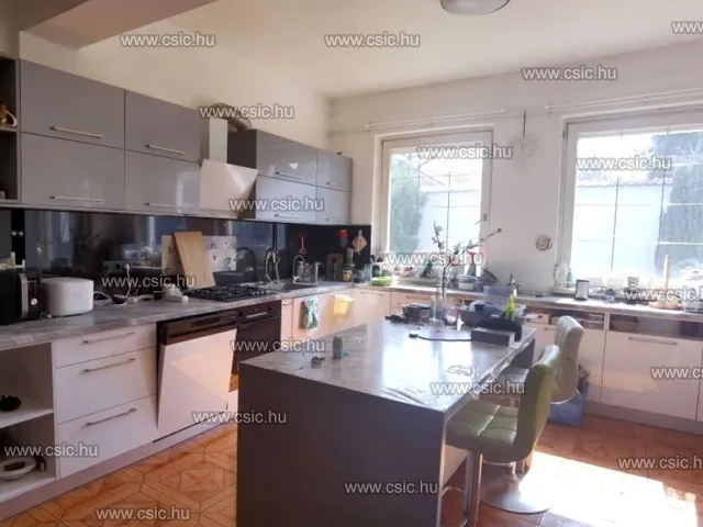 Eladó ház Budapest XVI. kerület, Sashalom 360 nm