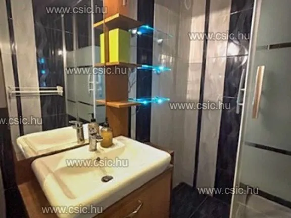 Eladó lakás Budapest III. kerület, Aquincum 74 nm