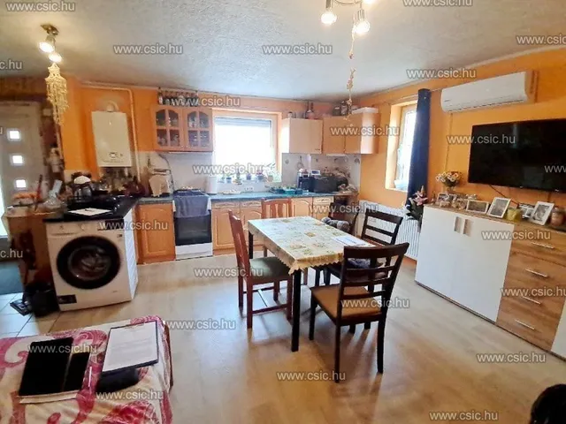 Eladó ház Budapest IV. kerület, Újpest-Kertváros 191 nm