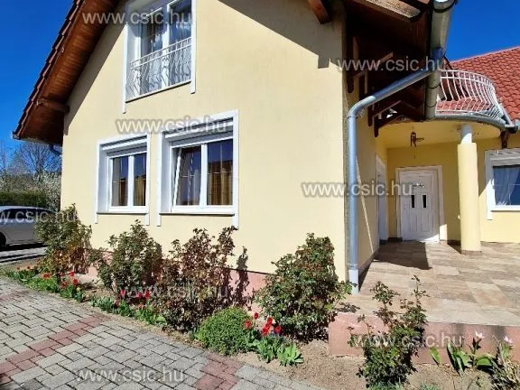 Eladó ház Pomáz 210 nm
