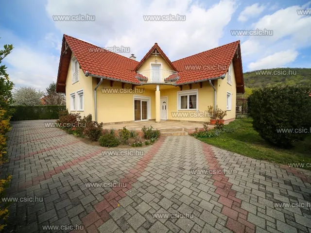 Eladó ház Pomáz 210 nm