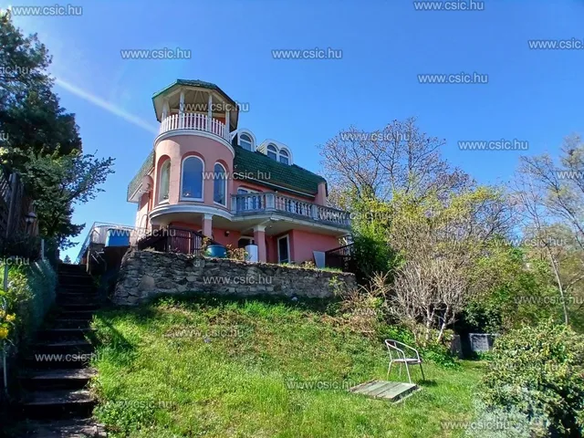 Eladó ház Budakalász 264 nm