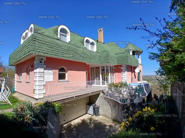 Eladó ház Budakalász 264 nm