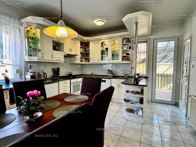 Eladó ház Nagytarcsa 144 nm