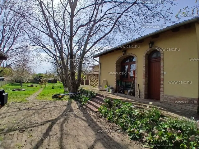 Eladó telek Gyömrő 1736 nm