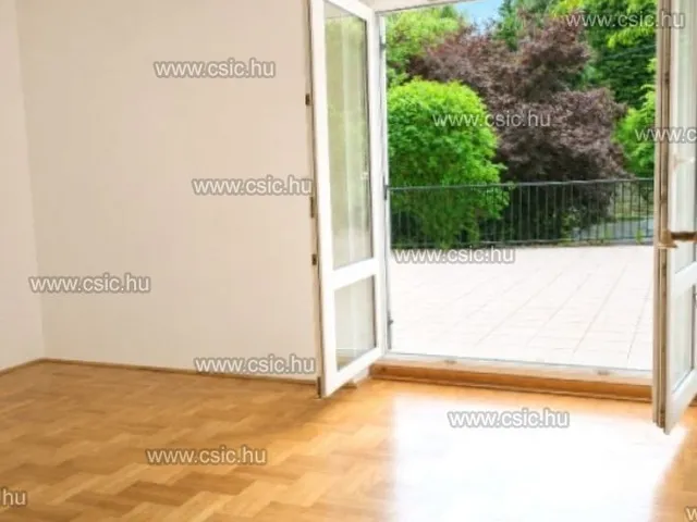 Eladó garázs Budapest II. kerület, Máriaremete 283 nm