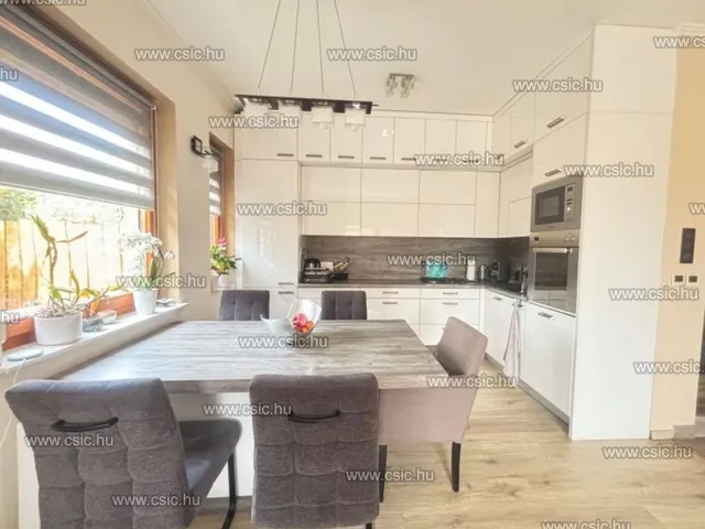 Eladó ház Budapest XVII. kerület, Rákoscsaba-Újtelep 121 nm