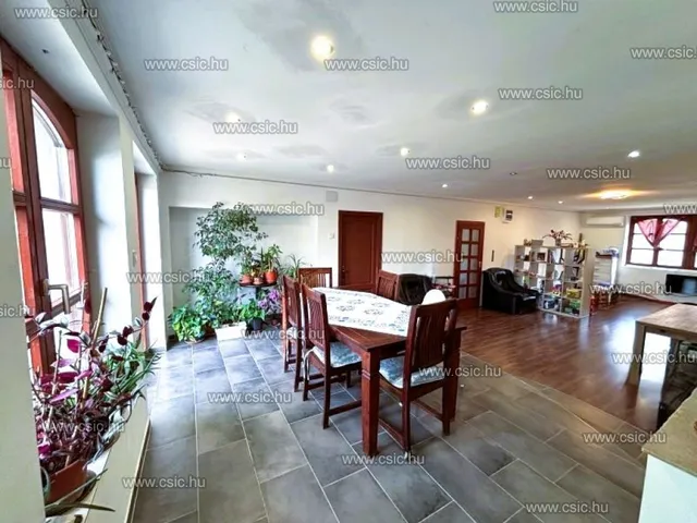 Eladó ház Pécel 300 nm