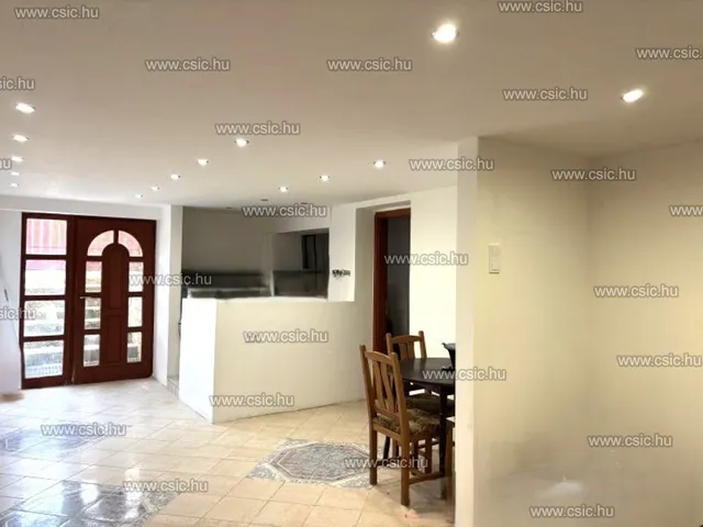 Eladó ház Pécel 300 nm