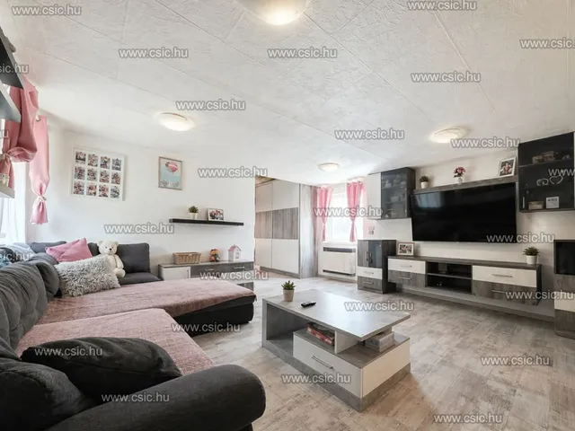 Eladó ház Szigetmonostor 74 nm