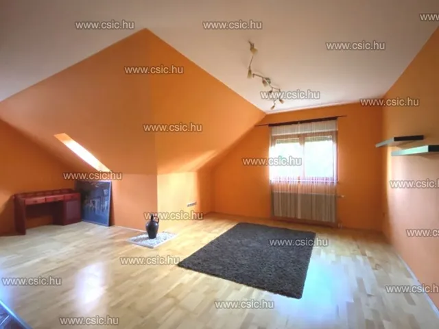 Eladó ház Budapest III. kerület, Csillaghegy 144 nm