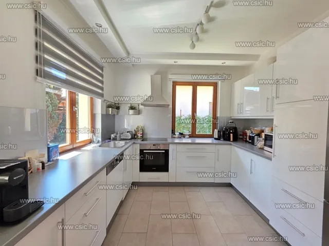 Eladó ház Pomáz 198 nm